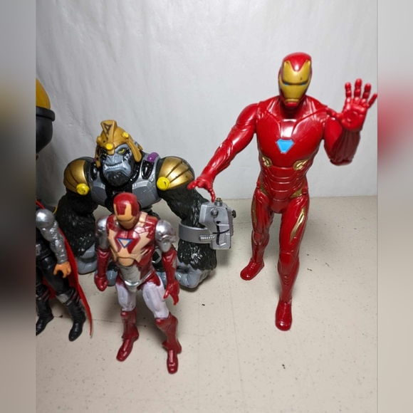 Random Action Figure Lot - Picture 2 of 5